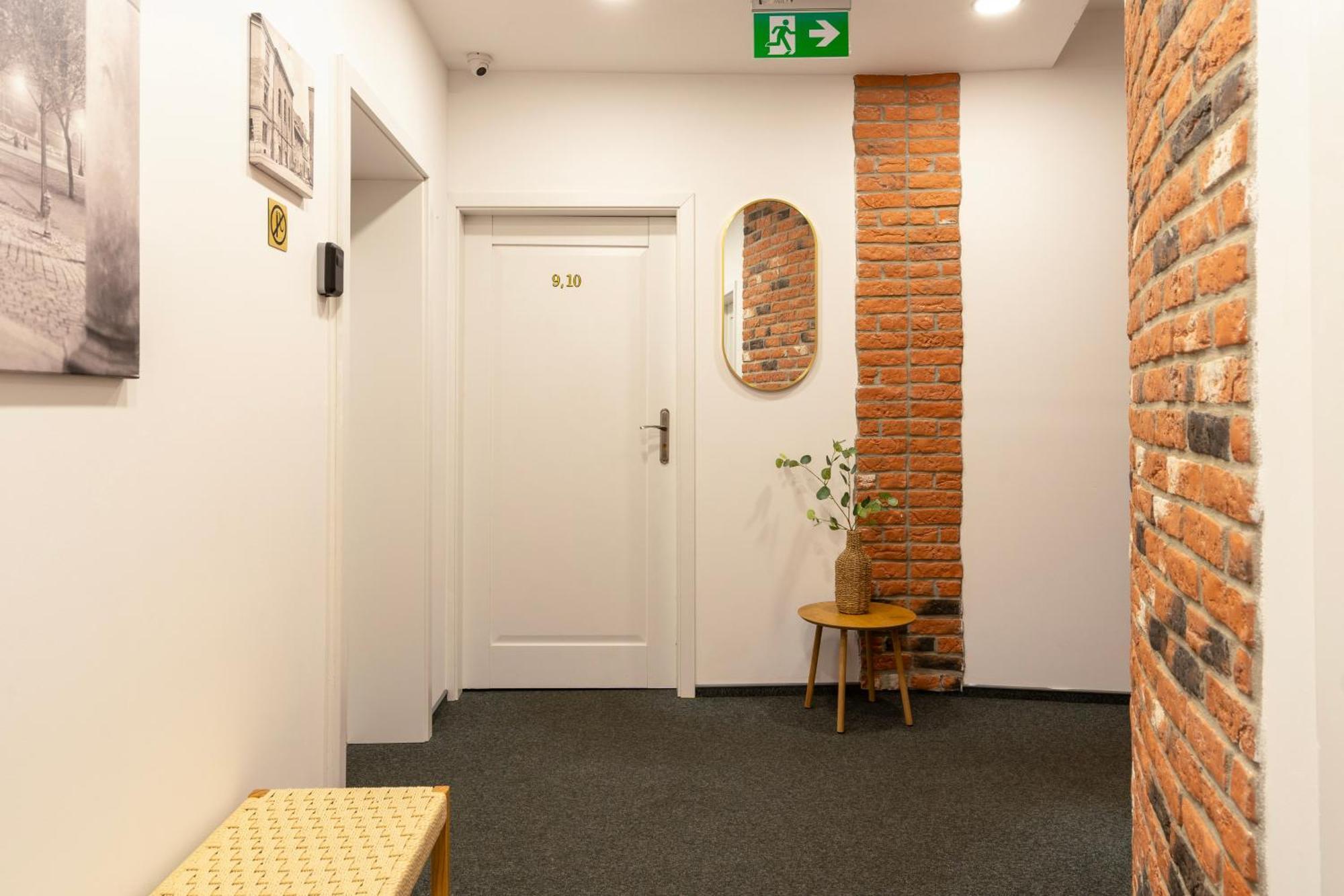 Kazimierz Residence Apartments Parking - By Staymoovers — Photos 1